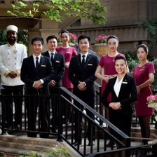 藍(lán)光進(jìn)化論 以“兩只手”卡位現(xiàn)代服務(wù)業(yè)，物業(yè)管理?yè)尀┤f(wàn)億級(jí)藍(lán)海市場(chǎng)